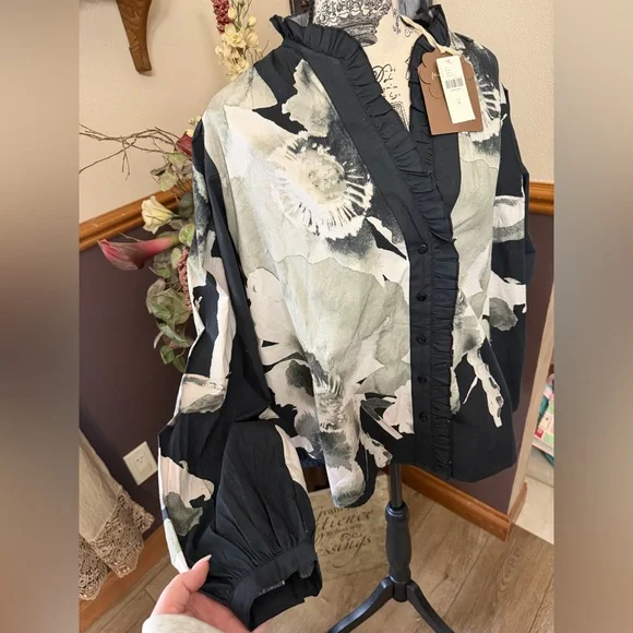 ✨NWT - Anthropologie Forever That Girl Printed Motif Ruffle Buttondown Blouse✨ - Picture 6 of 12